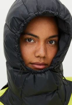 Puffy Hood, Black